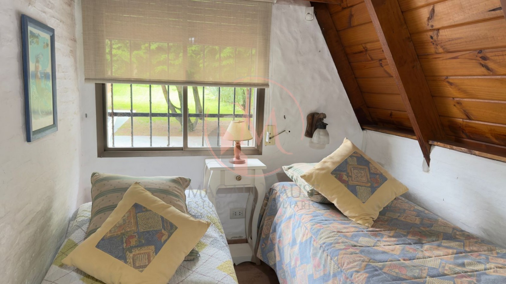 Casa Alpina en Zona Iglesias - A metros del mar sobre Av. Libertador, Pinamar