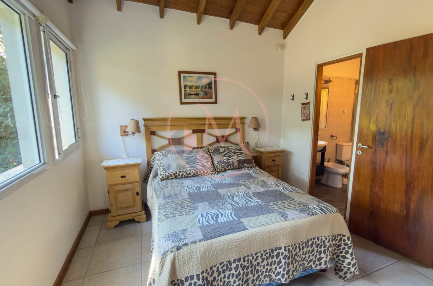 ¡Casa de 2 Plantas en Zona Norte de Pinamar - Estilo Clasico Moderno!