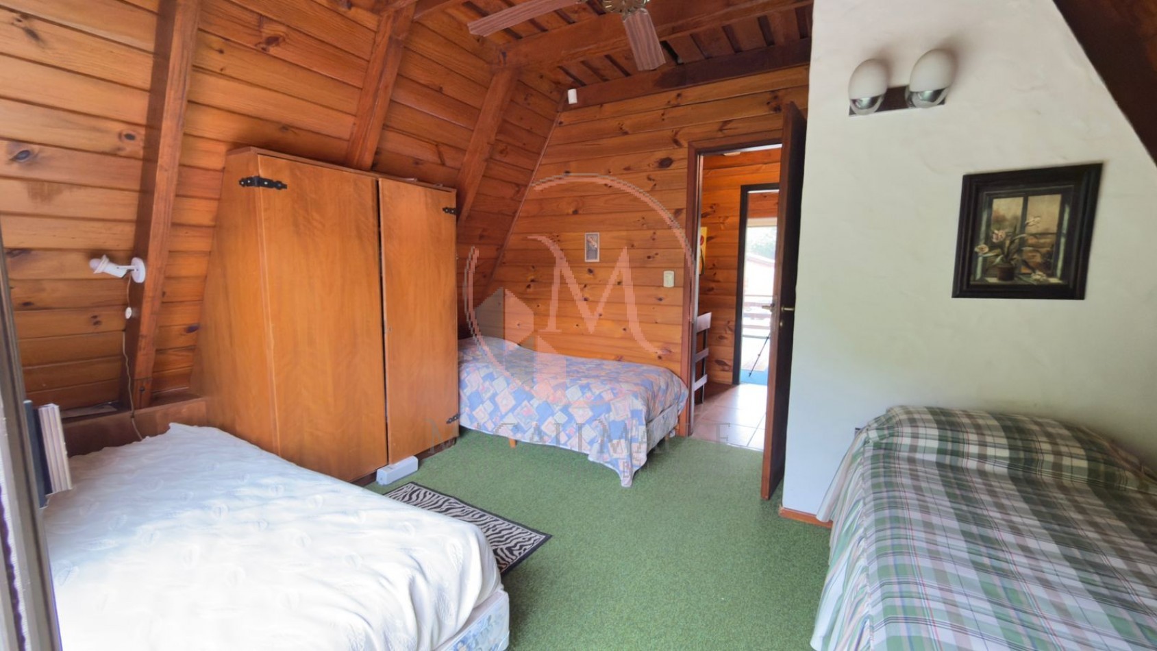 Casa Alpina en Zona Iglesias - A metros del mar sobre Av. Libertador, Pinamar