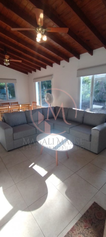 Casa minimalista en Valeria del Mar